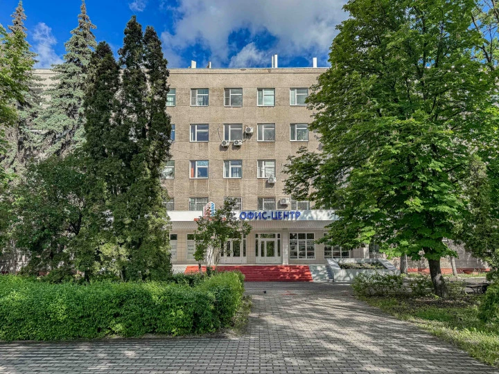Лот: 1/2 доля в праве на нежилое помещение 702,9 кв.м.(5-й этаж) и 99/1000 долей в праве на земельный участок, по адресу: Липецкая область, г. Липецк, ул. Желябова, д.2